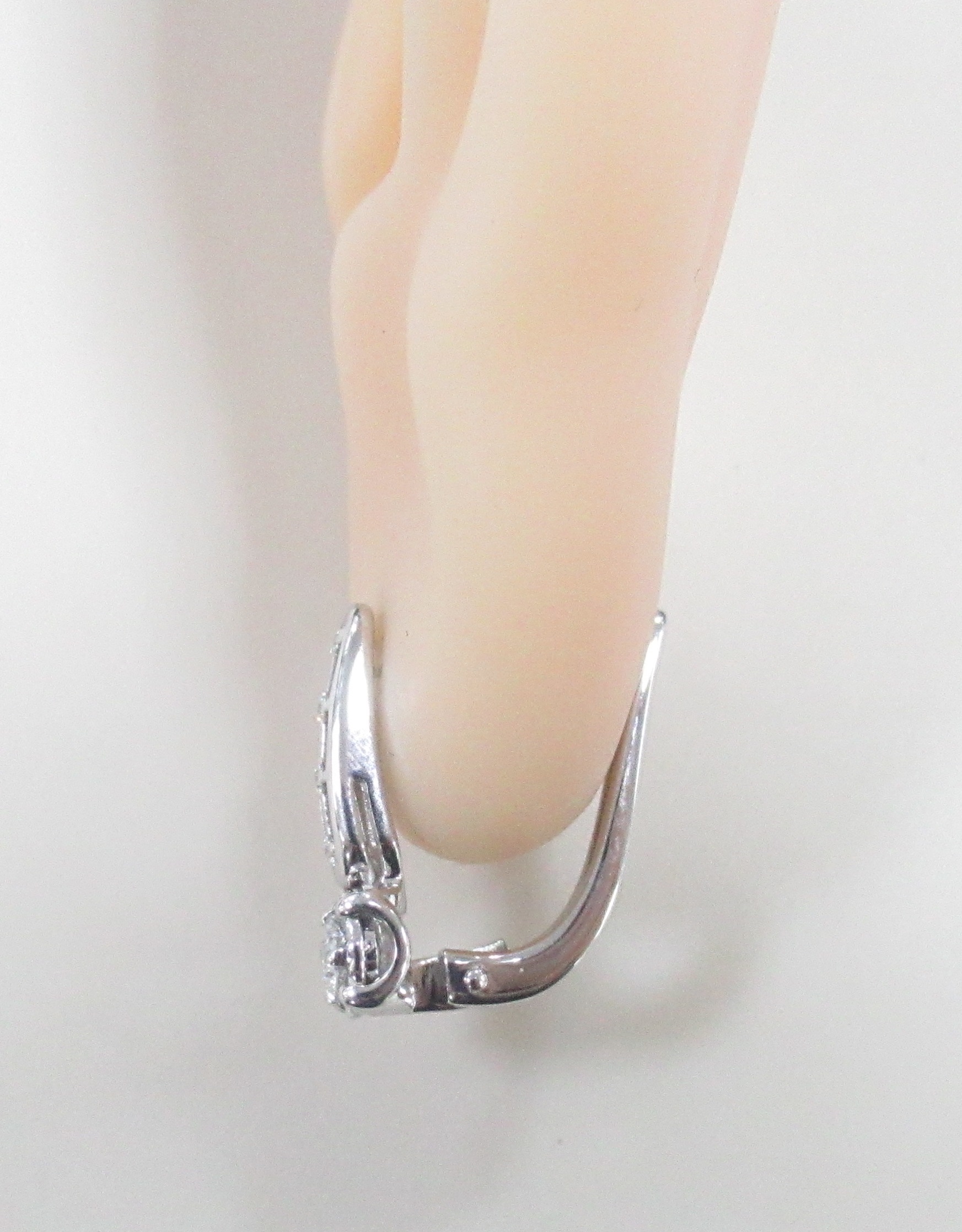 Серьги из белого золота с бриллиантами